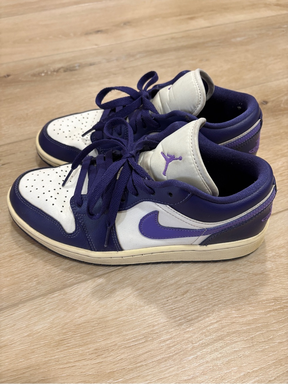 Nike Jordan Low-Top Sneakers in White and Purple
